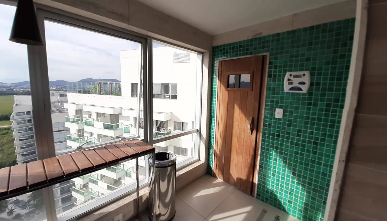 2-bedroom apartment with balcony and enclosed kitchen — photo 37