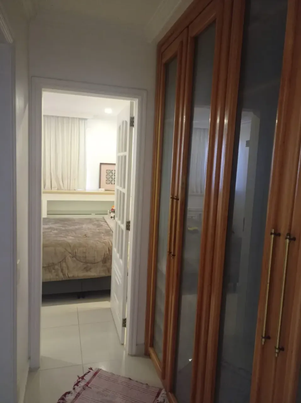 2-bedroom apartment in a building with a gym — photo 9
