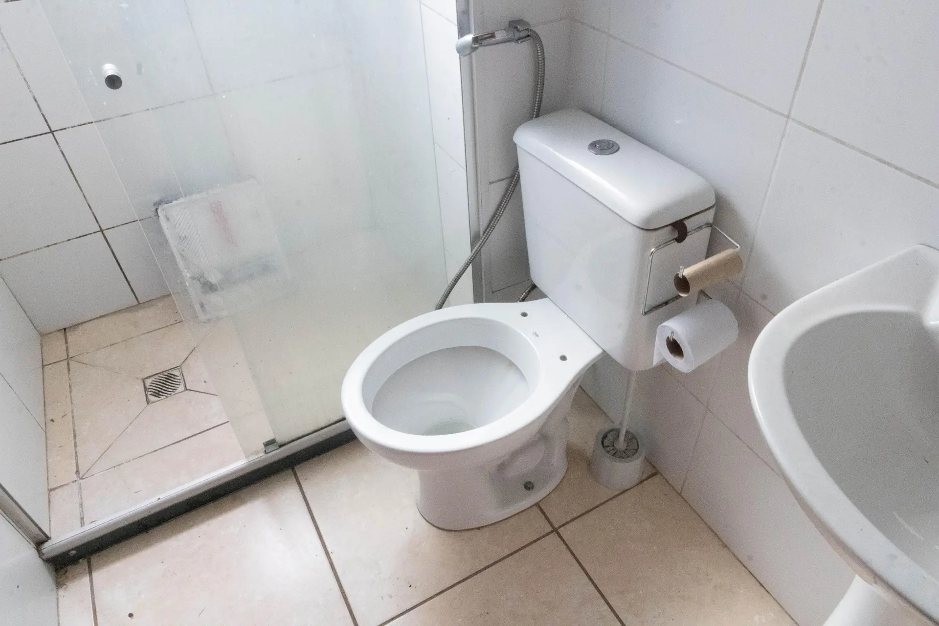 2-bedroom apartment in a building with a pool — photo 34