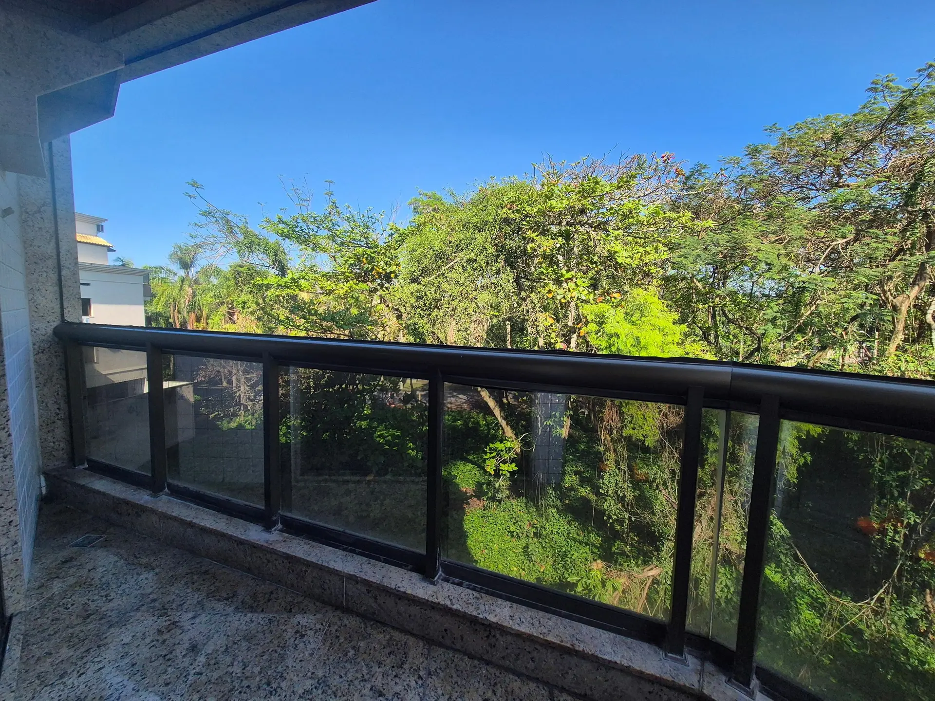 Apartamento mobiliado com 2 quartos e varanda — photo 2
