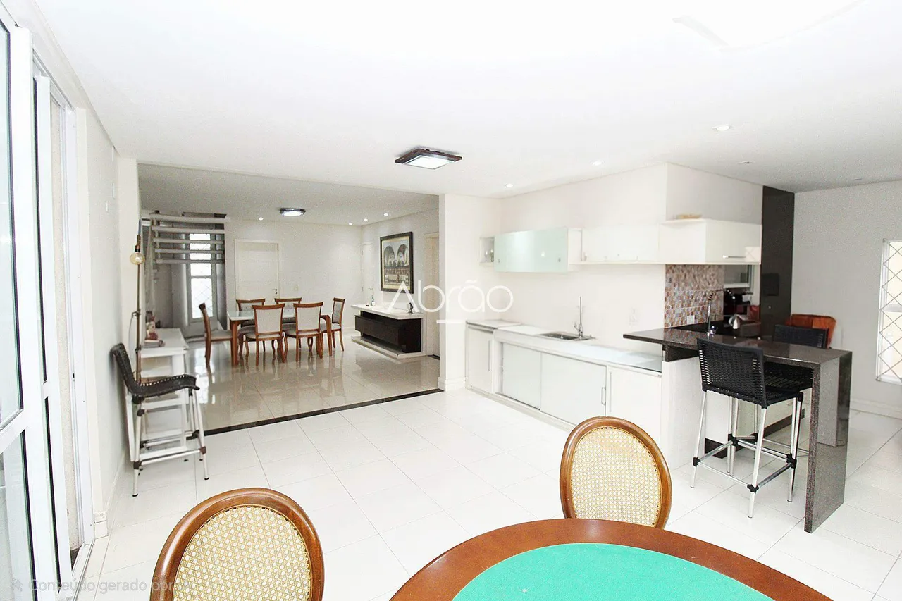4-bedroom house with a private BBQ area — photo 6