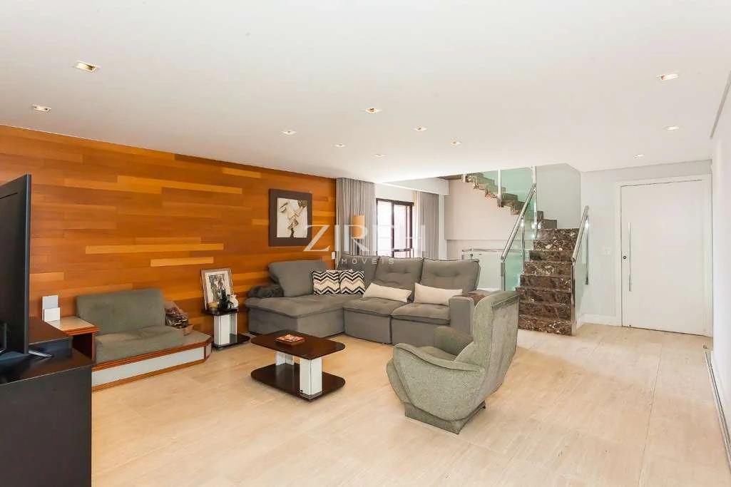 Furnished triplex penthouse with 4 en-suite rooms