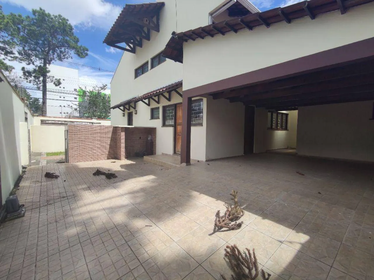 Two-story house with 3 bedrooms and 2 bathrooms — photo 10