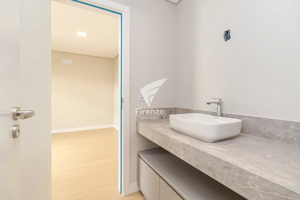 Furnished house with 4 bedrooms and 320 m² — photo 114