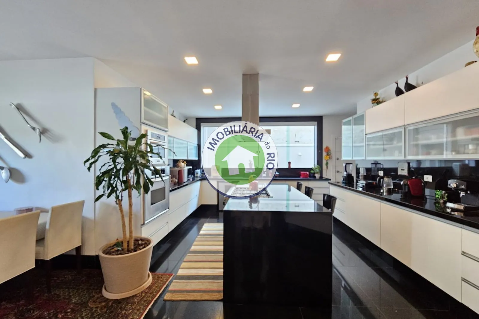 Casa com 5 quartos e 5 banheiros, cozinha fechada — photo 37