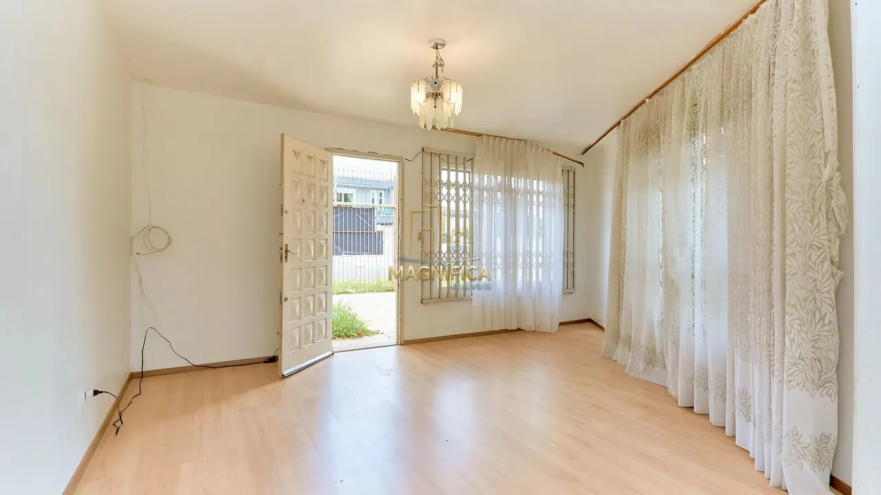 House with 3 bedrooms and a private BBQ area — photo 4