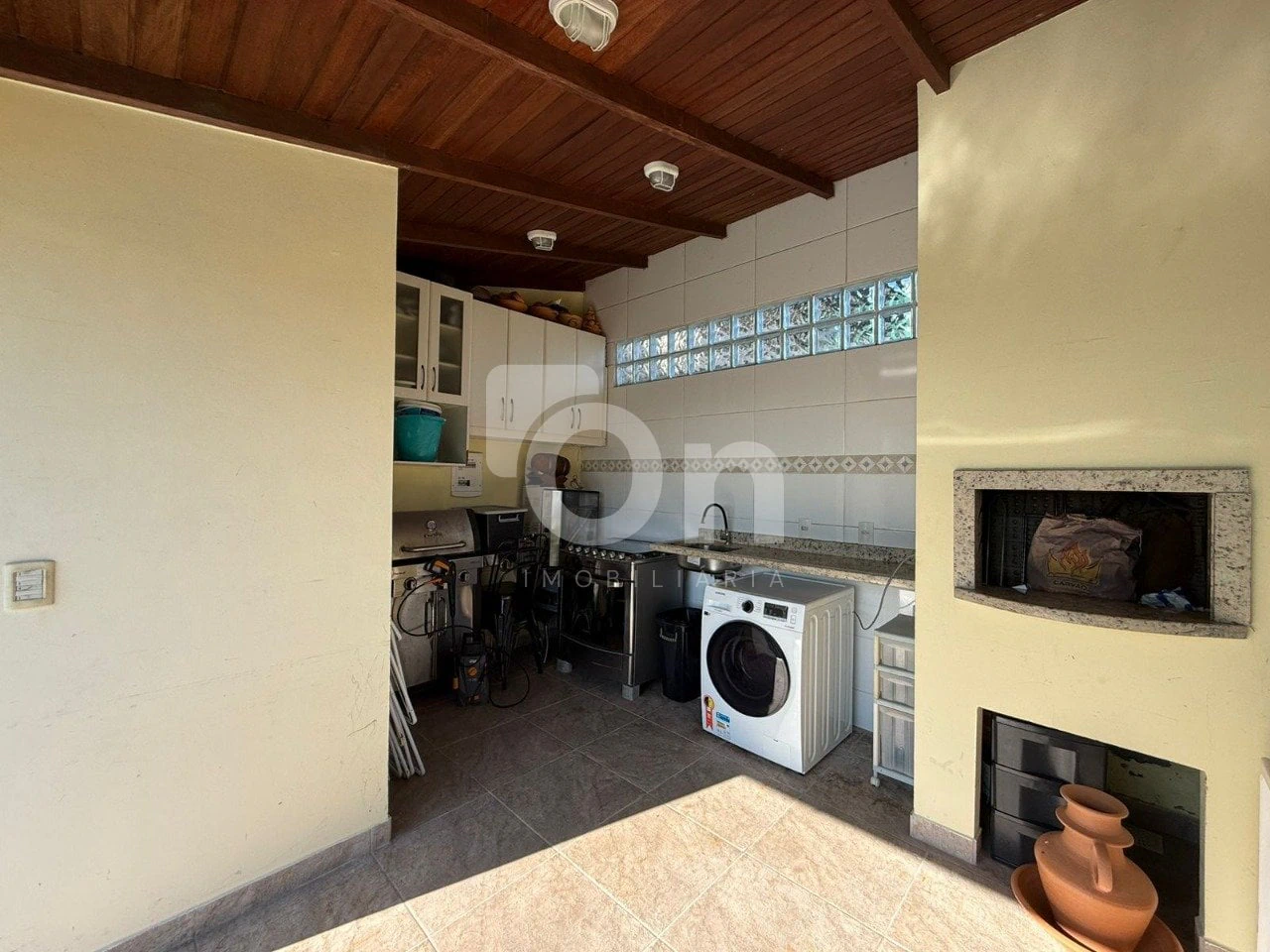 Floor-to-ceiling windows in a 5-bedroom house, 300 m² — photo 21