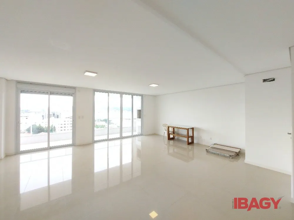 3-bedroom 165 m² apartment with balcony grill — photo 7