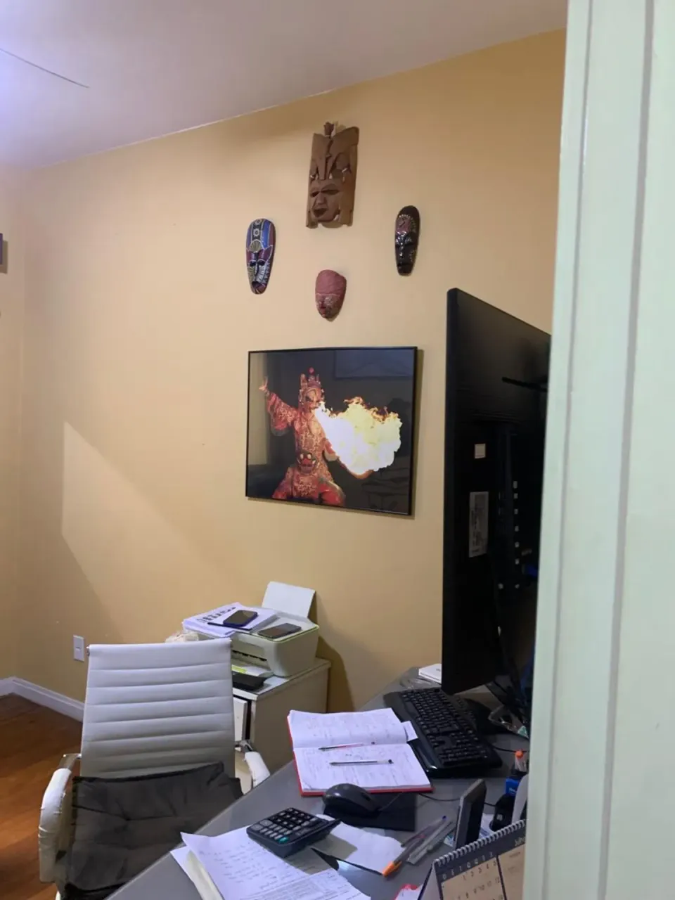 Furnished apartment with a closed kitchen gas stove — photo 11