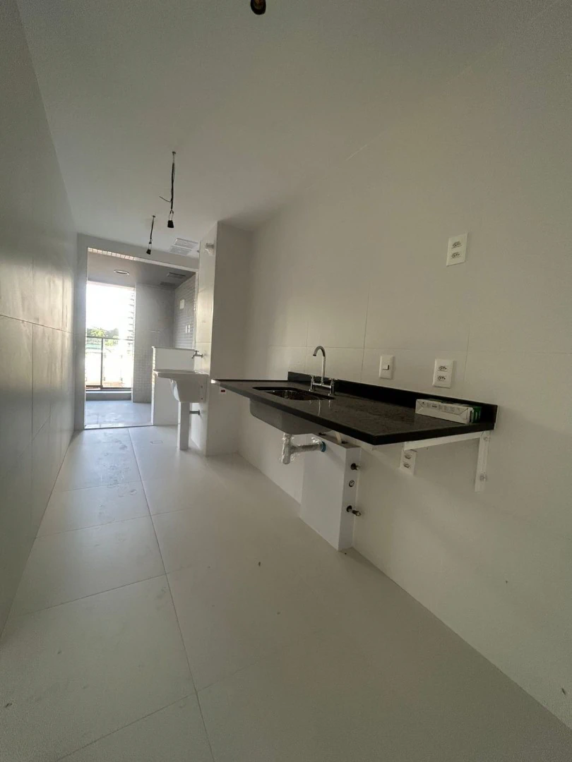2-bedroom apartment with suite and glassed balcony — photo 6
