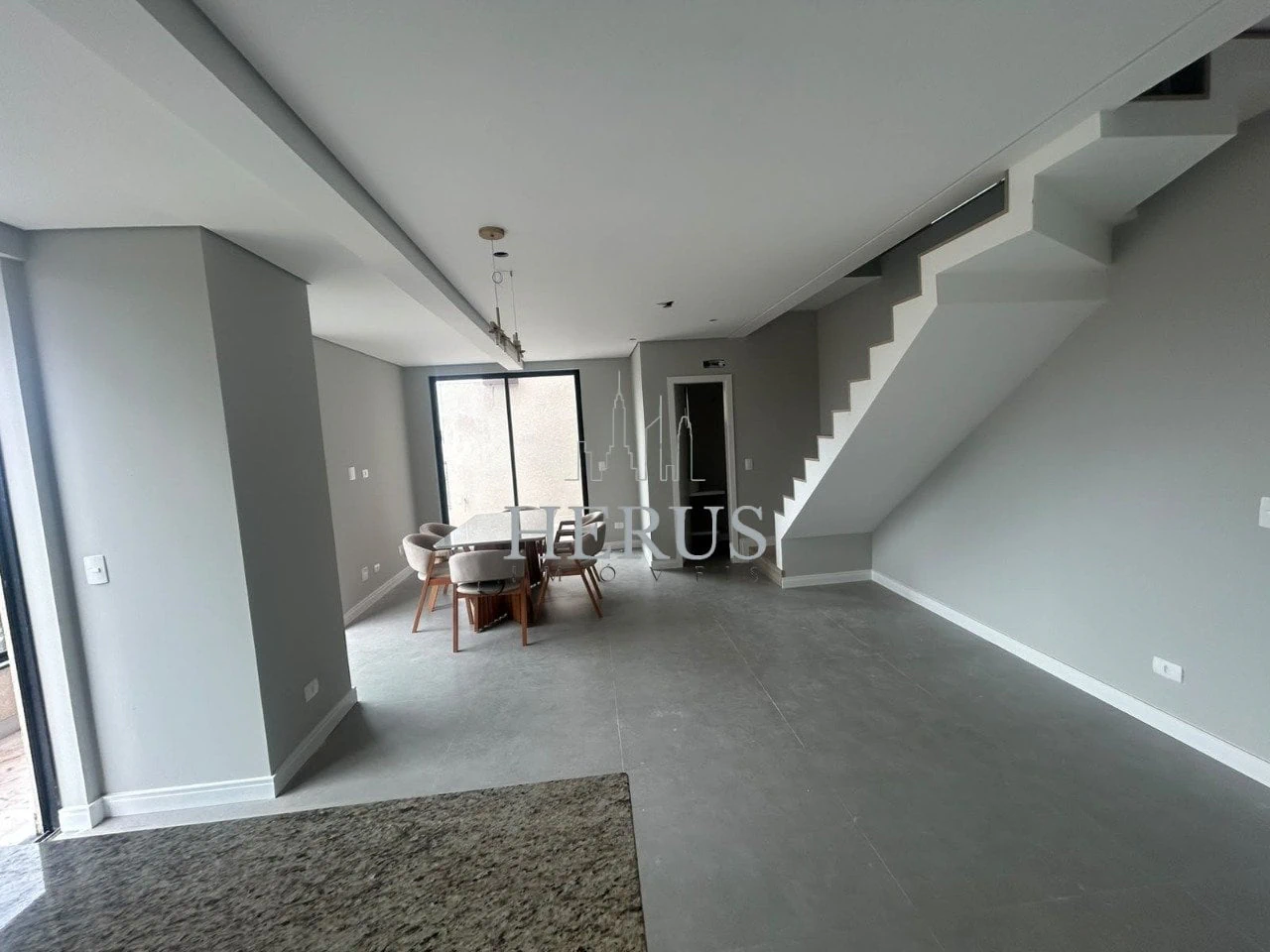 Apartamento de 2 quartos com janelas do piso ao teto — photo 11