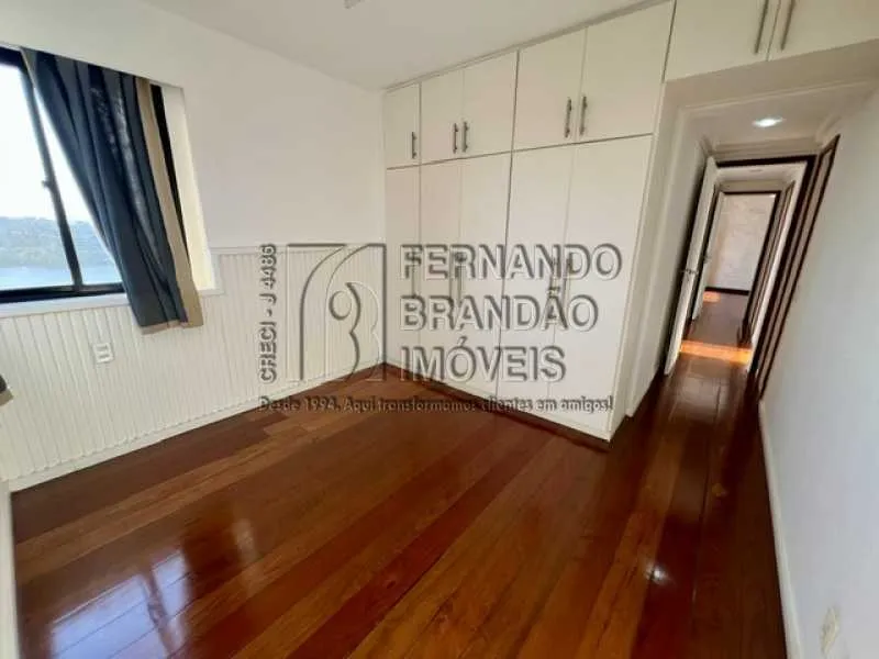 3-bedroom apartment with balcony grill and fitted details — photo 17