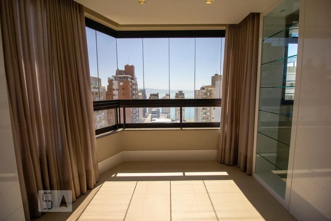 Apartamento de 4 quartos com janelas do piso ao teto, Centro — photo 2