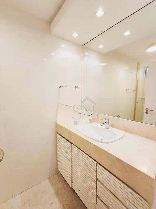 Home office in a 4-bedroom apartment, 316 m² — photo 11