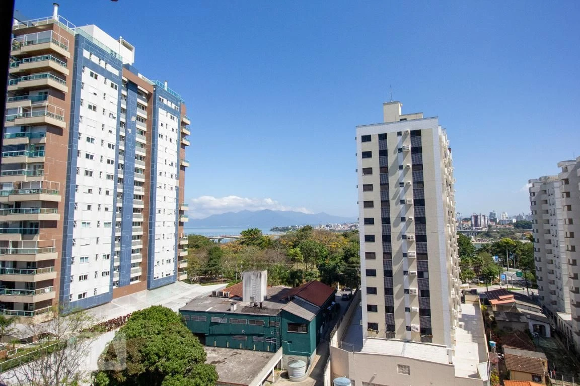 Apartamento de 4 quartos com janelas do piso ao teto, Centro — photo 43