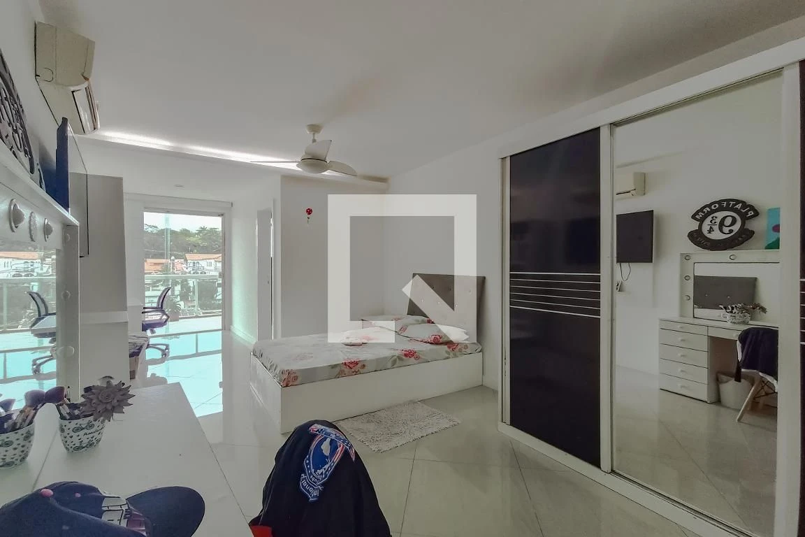 460 m² house with a water view and a private pool — photo 17