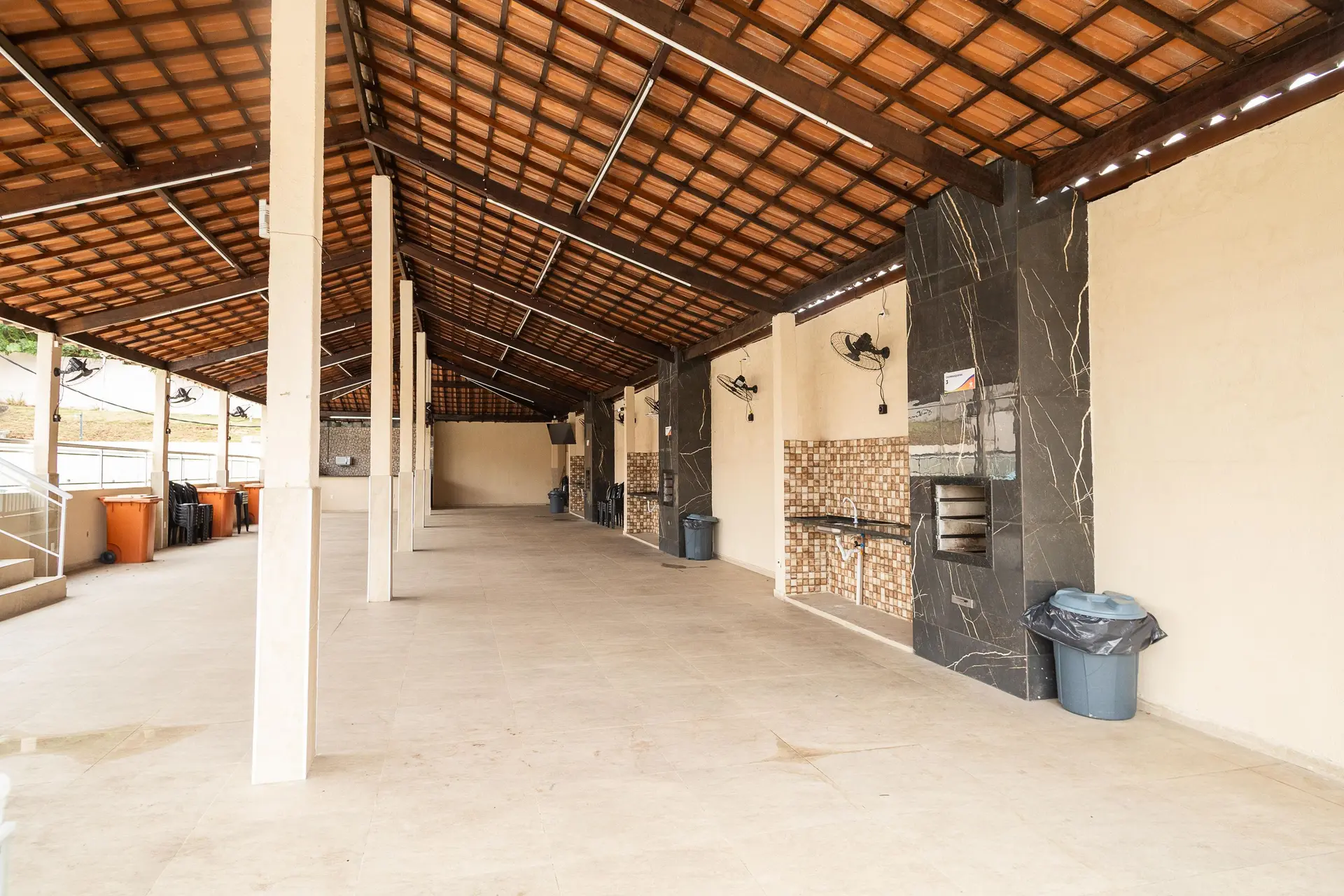 2-bedroom apartment with a laundry area inside