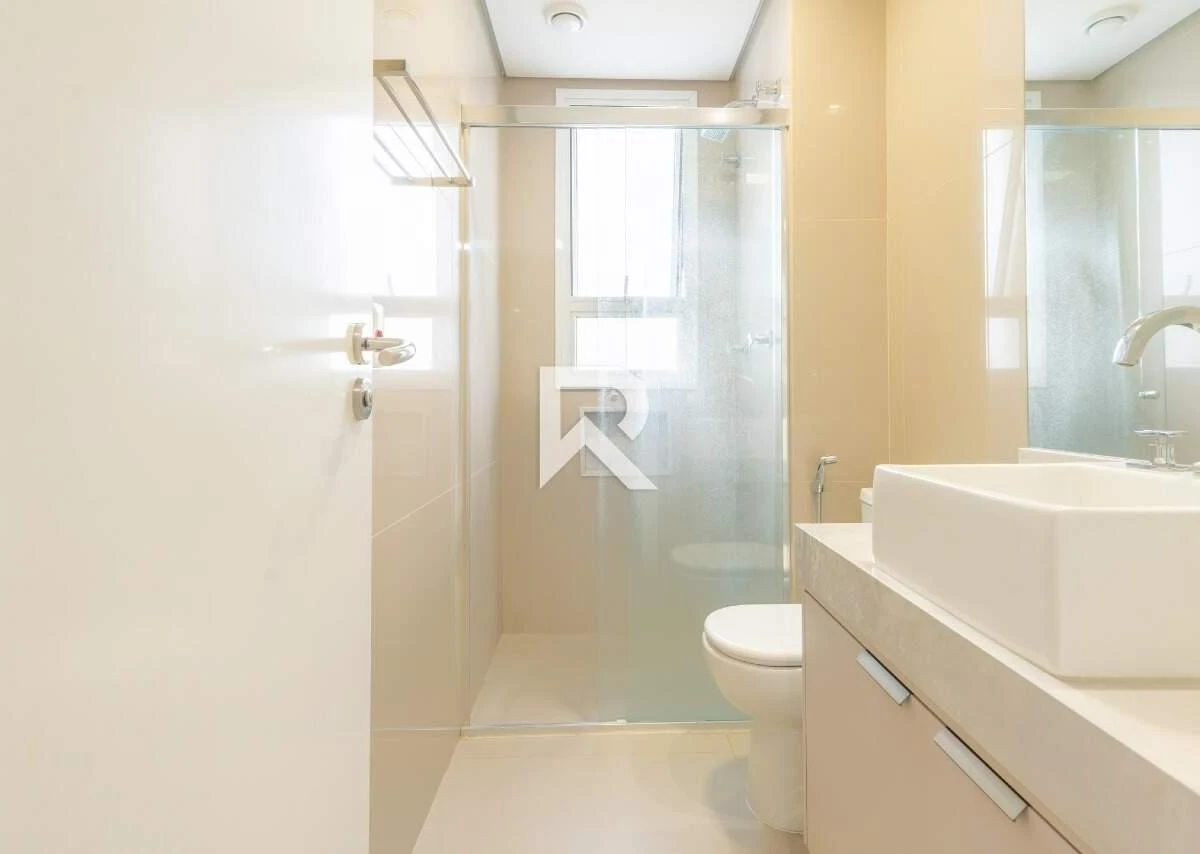 255 m² apartment with a bathtub and a walk-in closet — photo 38