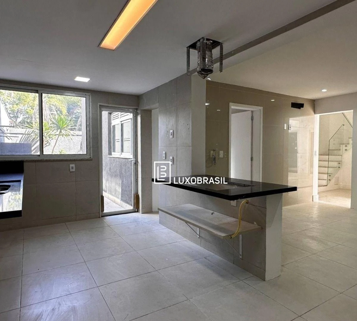 House with 7 bedrooms and 700 m², gas kitchen — photo 49