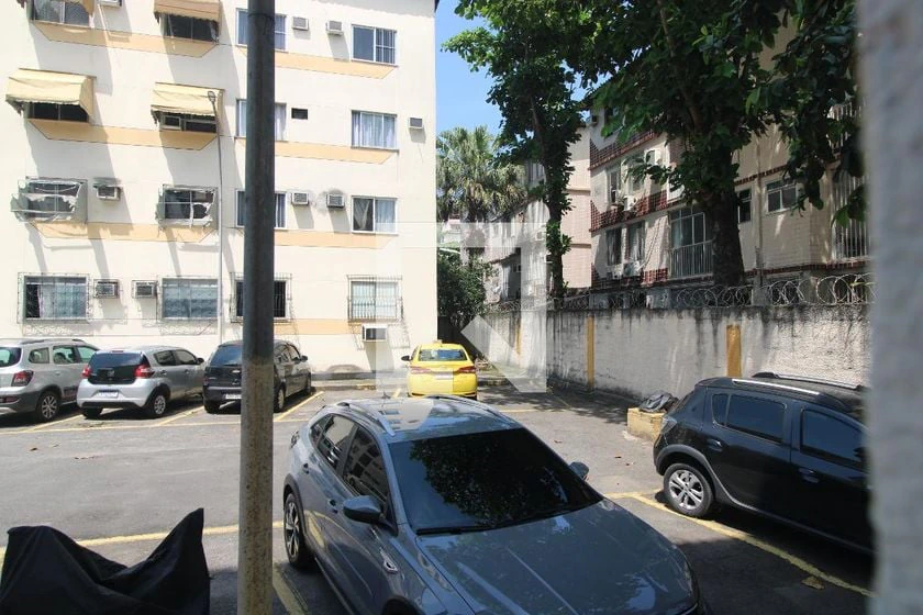 2-bedroom apartment in a building with a pool — photo 38