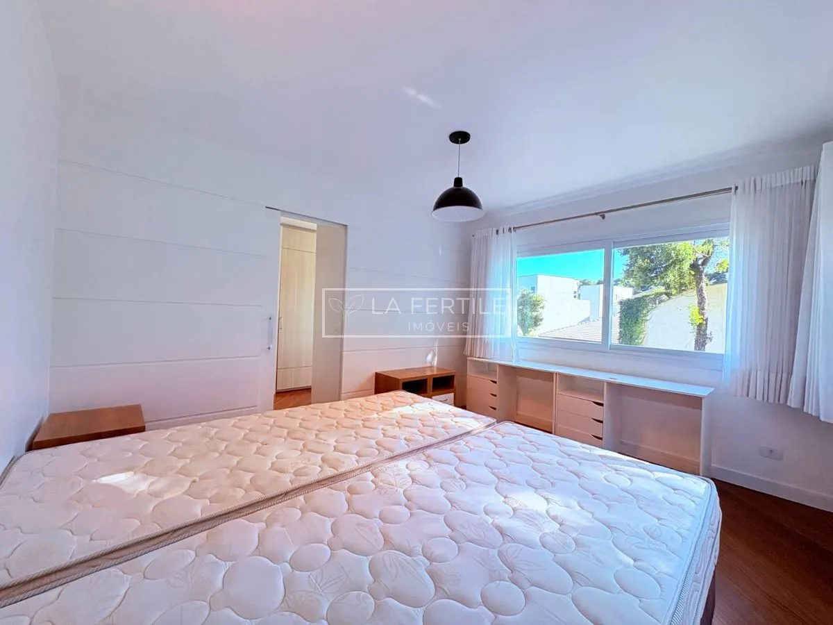 Будинок на 5 спалень із 2 ванними при кімнаті, 400 м² — photo 21