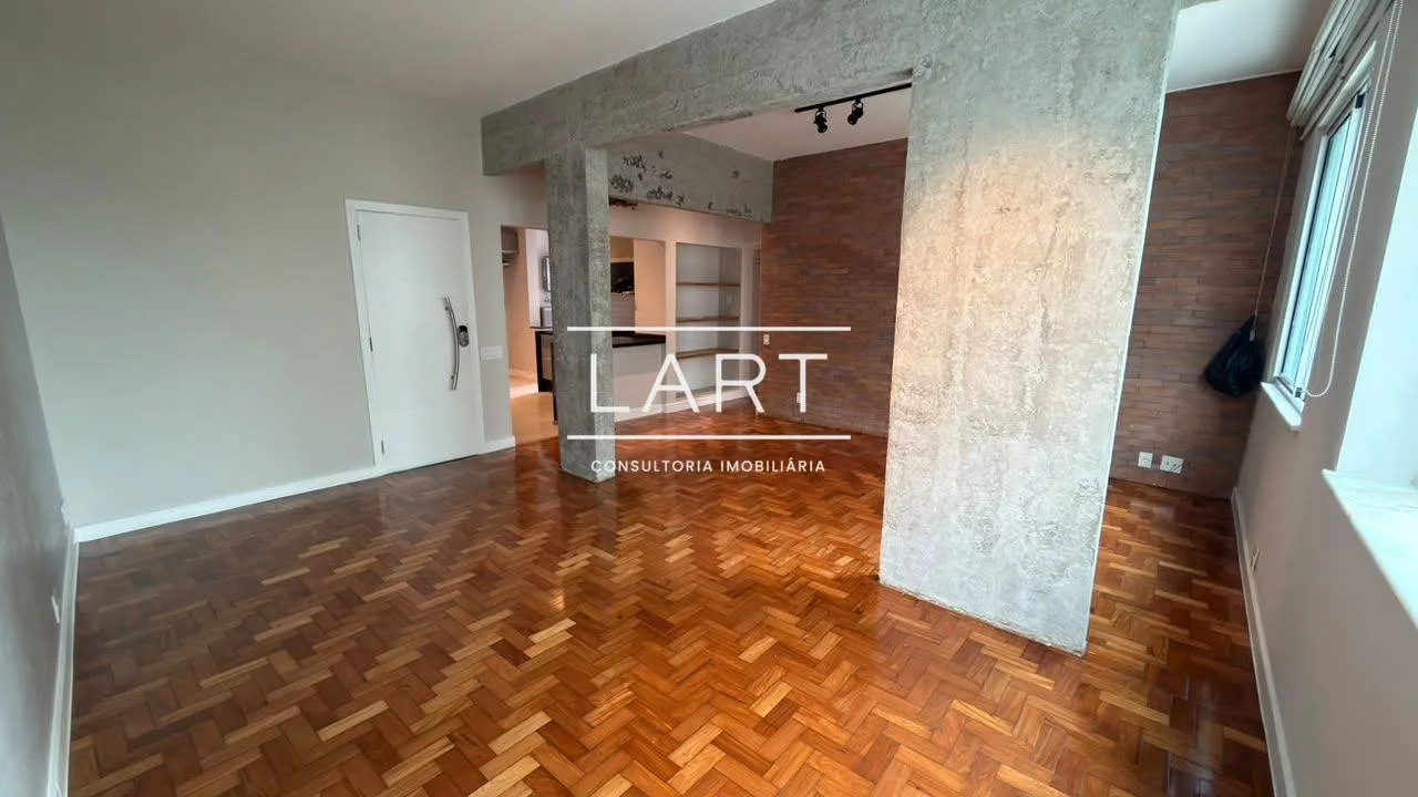 Wood or laminate floors in a 2-bedroom apartment, 102 m² — photo 3
