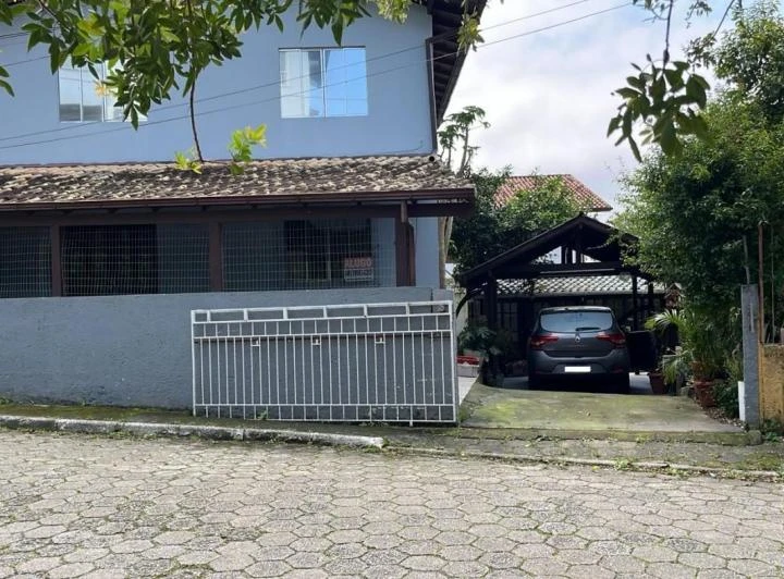 Casa com 5 quartos e 2 banheiros — photo 4