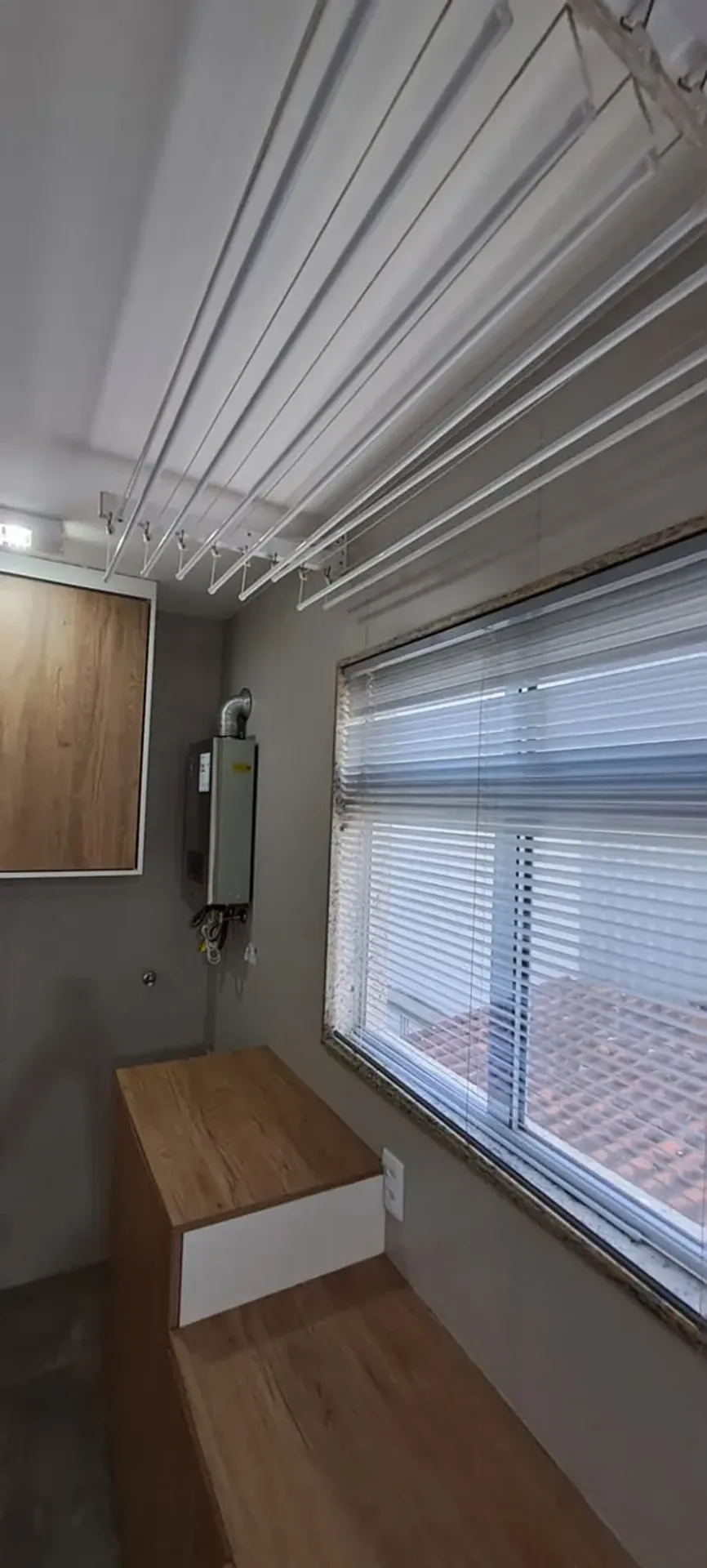 Wood or laminate floors in a 2-bedroom apartment, 88 m² — photo 2