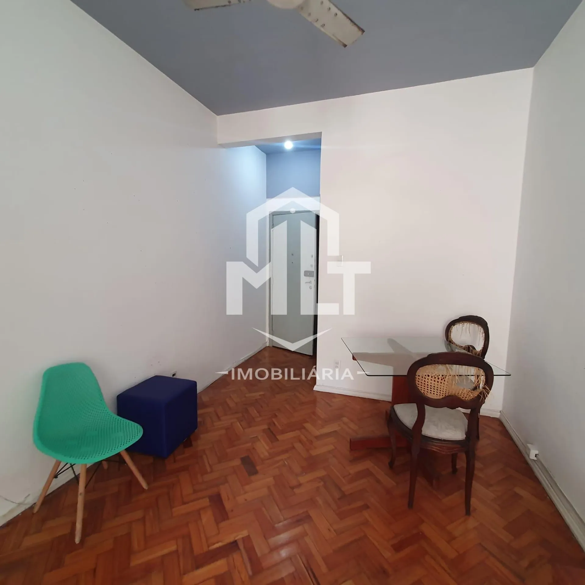 Apartment, 53 m², with wood or laminate floors — photo 5