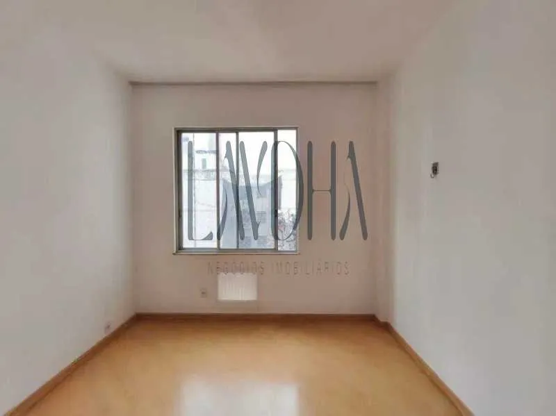 Apartment with 3 bedrooms and hardwood floors — photo 9