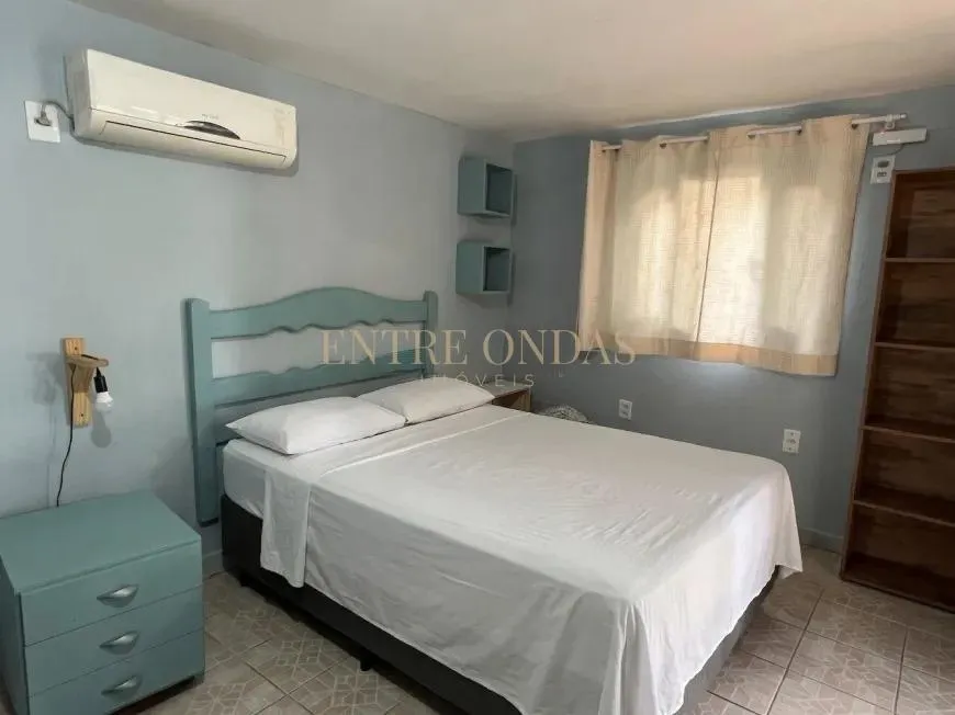 Furnished studio in a building with a pool — photo 7