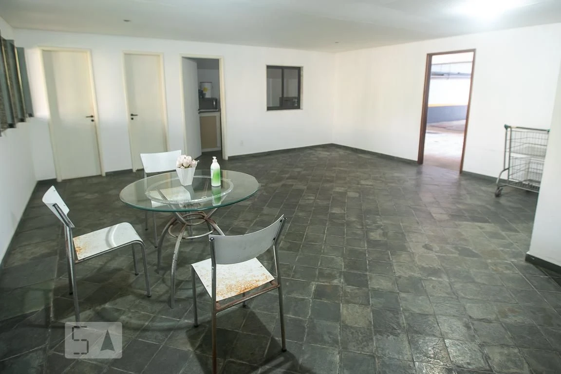 Furnished 3-bedroom apartment with private BBQ — photo 43