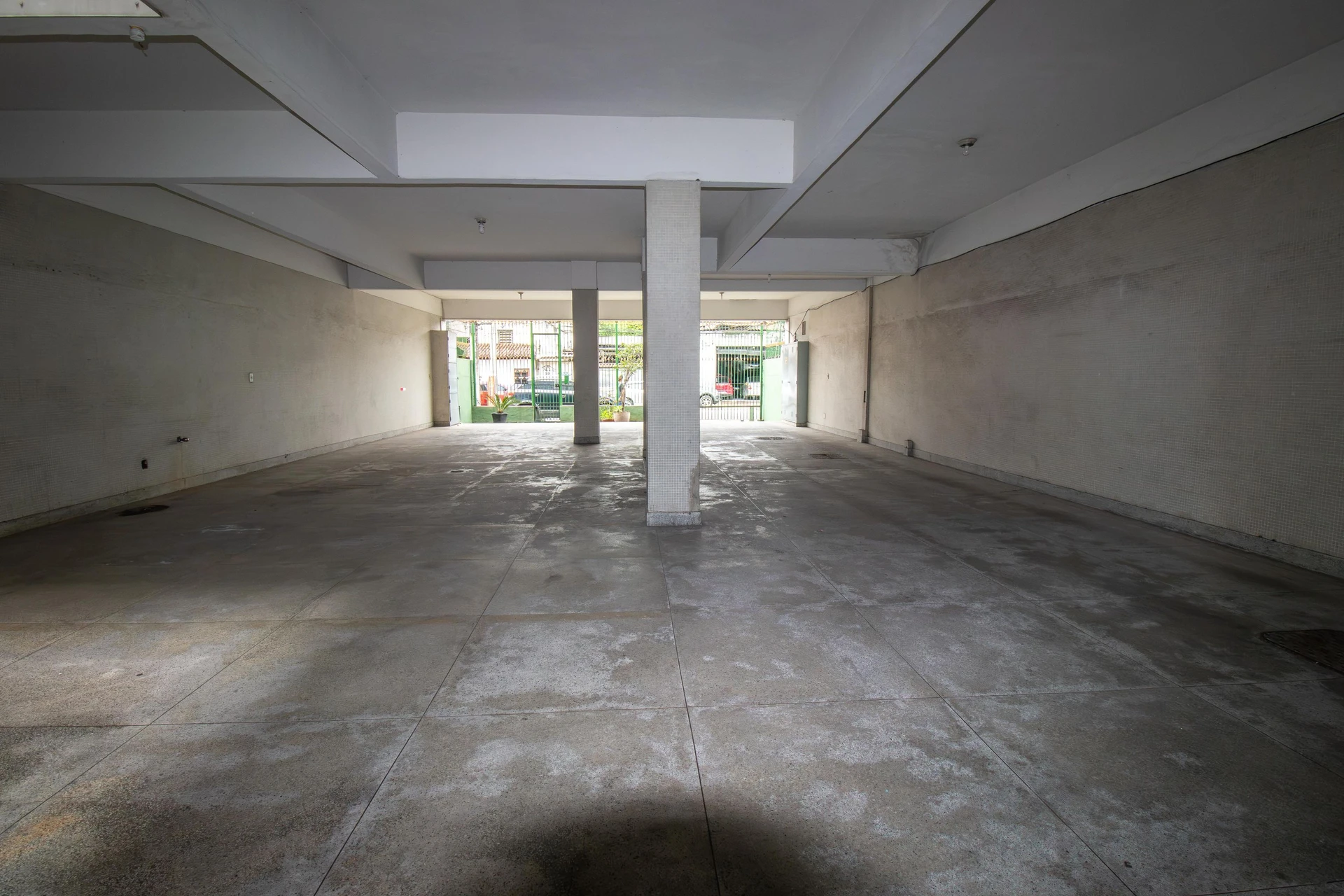 2-bedroom apartment with floor-to-ceiling windows — photo 33