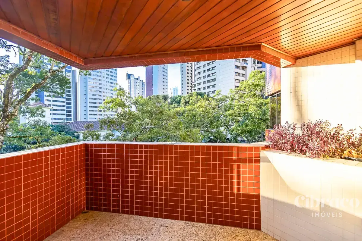 250 m² apartment with 3 bedrooms and a balcony — photo 5