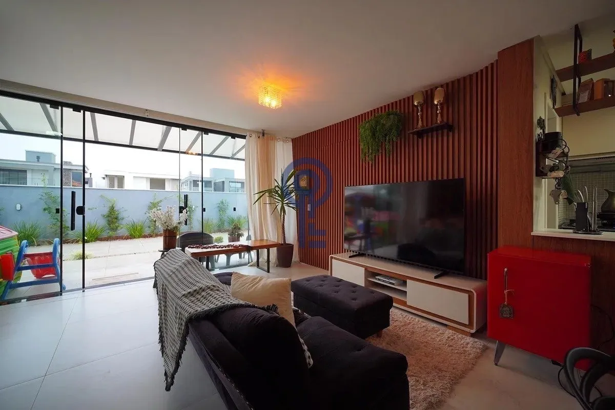 Casa em condomínio com 4 quartos e 3 suítes