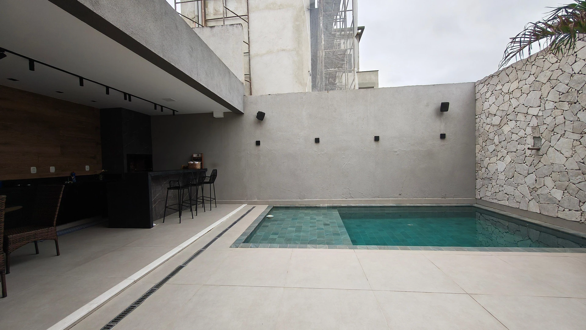 Jacuzzi in a 5-bedroom house, 350 m² — photo 54