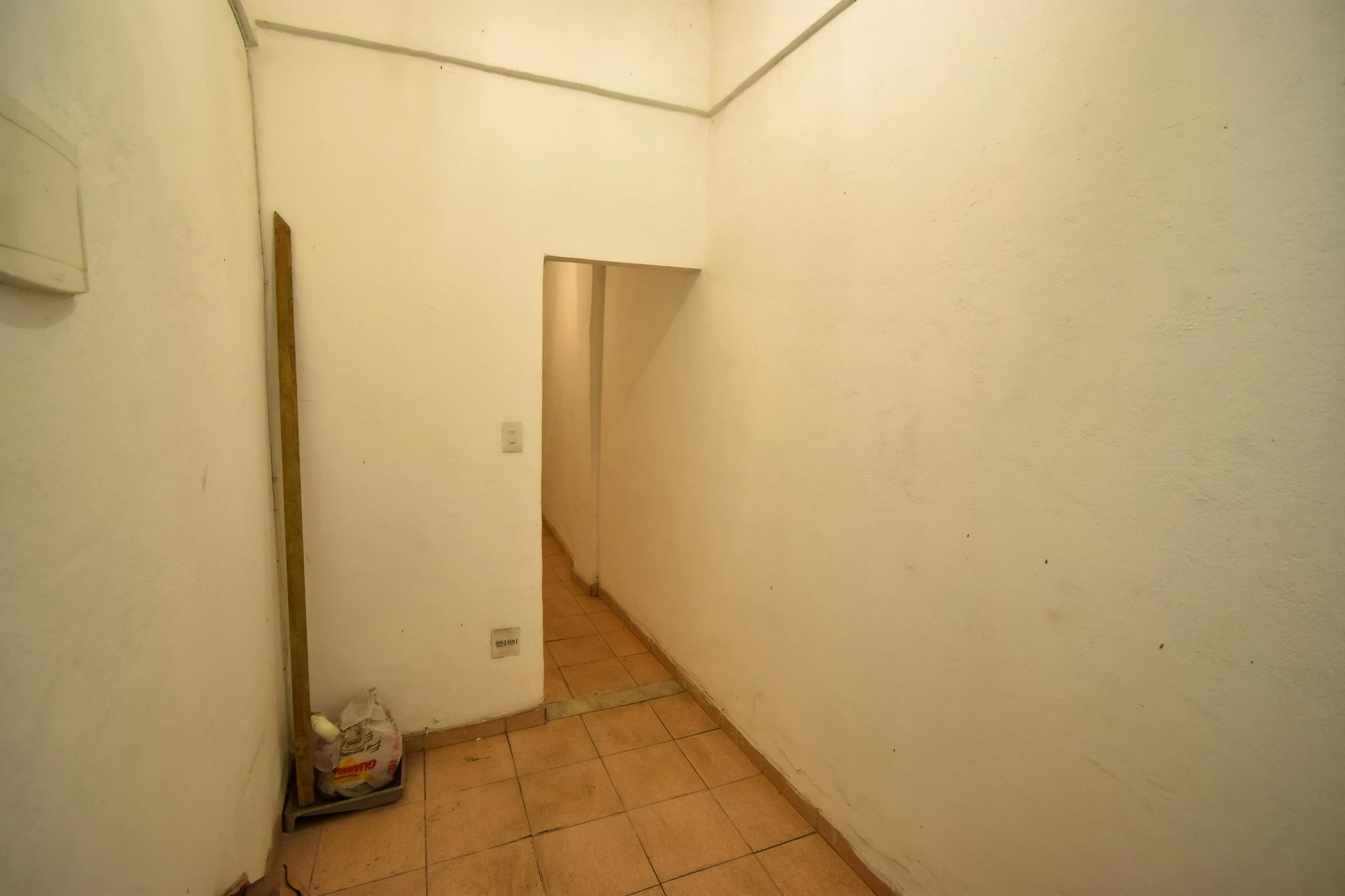 Unfurnished studio with no parking and 1 bedroom — photo 15