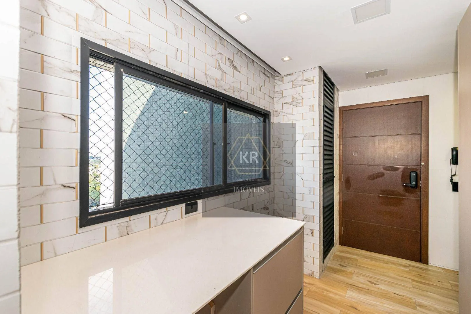 Furnished 272 m² apartment with 3 en-suites and 4 parking — photo 17