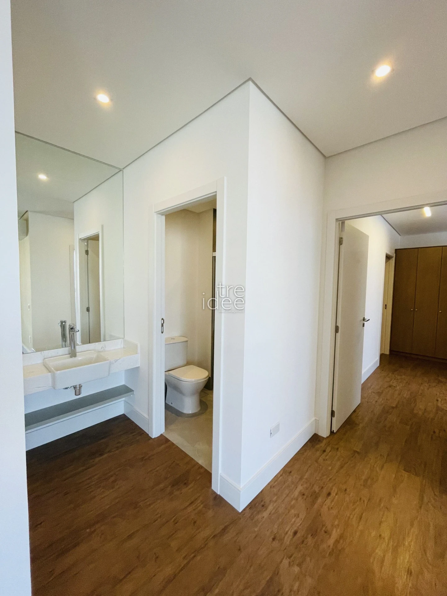 2-bedroom apartment with a washing machine — photo 10