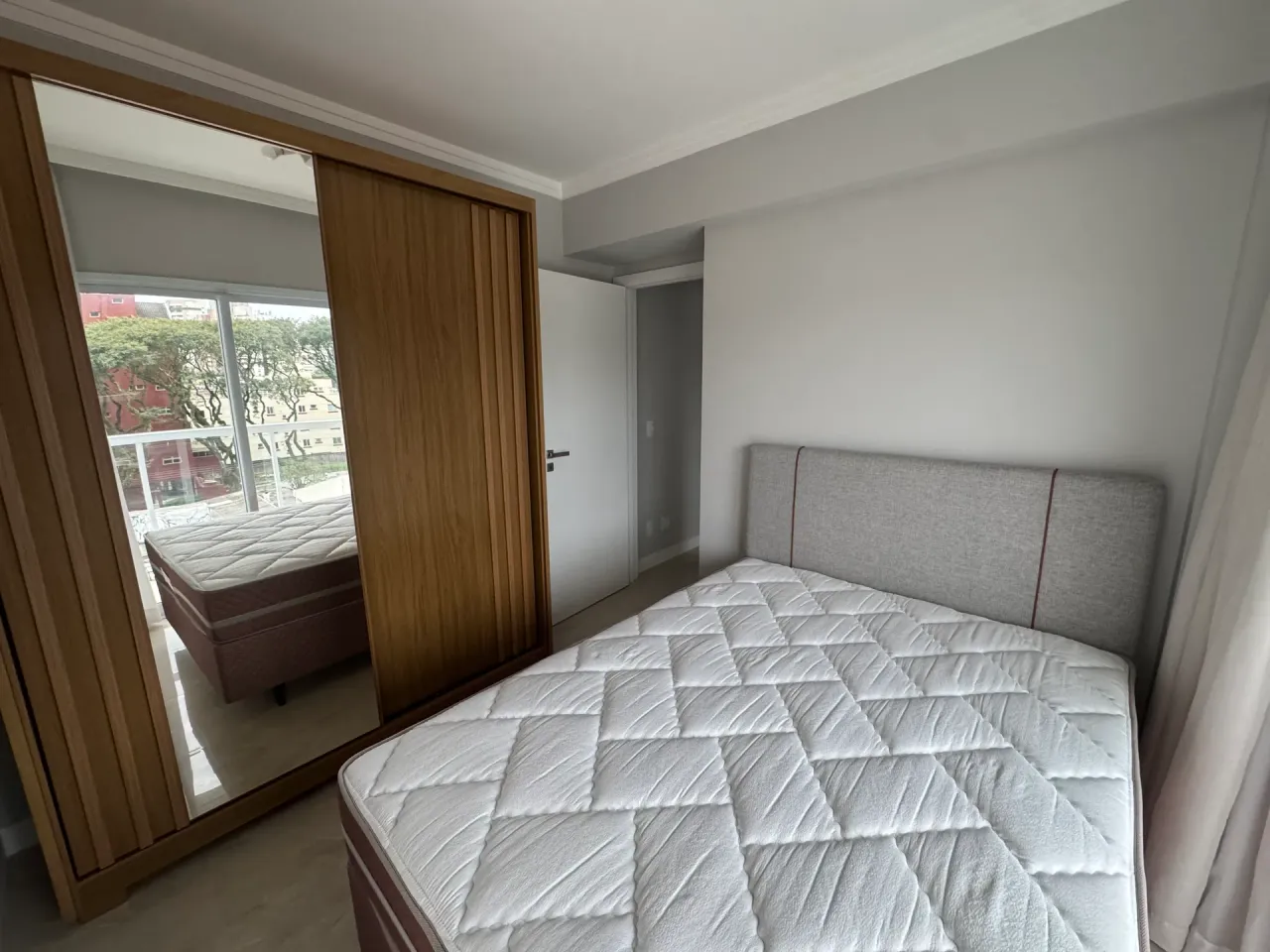 Furnished 2-bedroom apartment with open-plan kitchen — photo 9