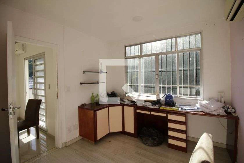 Casa de 381 m² com 7 quartos, 4 banheiros e jardim — photo 24