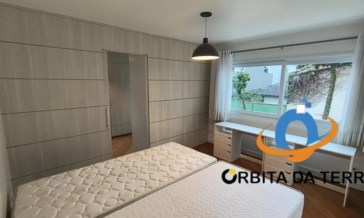 5-bedroom house with a bathtub in Curitiba — photo 4