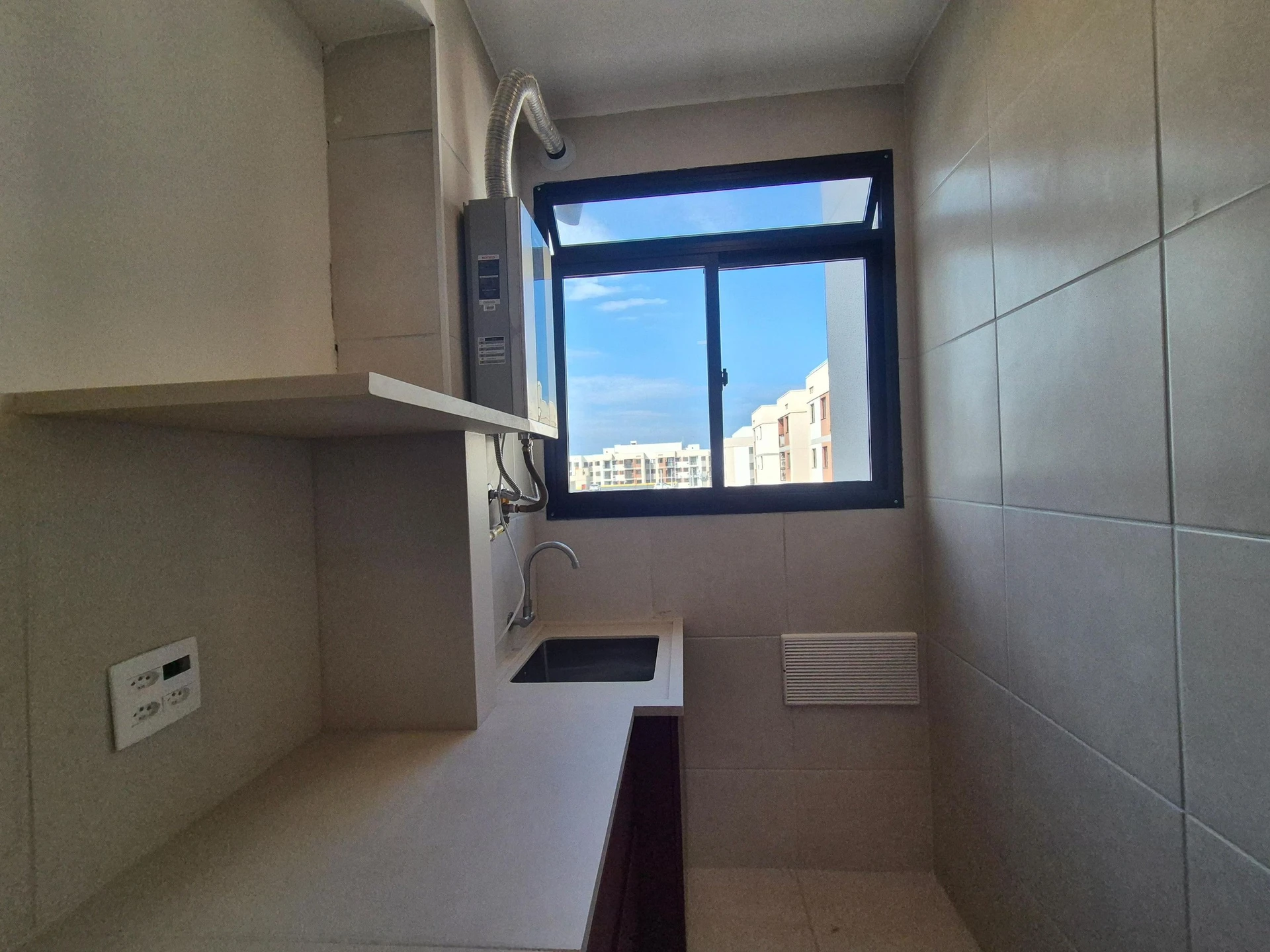 Apartamento mobiliado de 2 quartos em condomínio com piscina — photo 16
