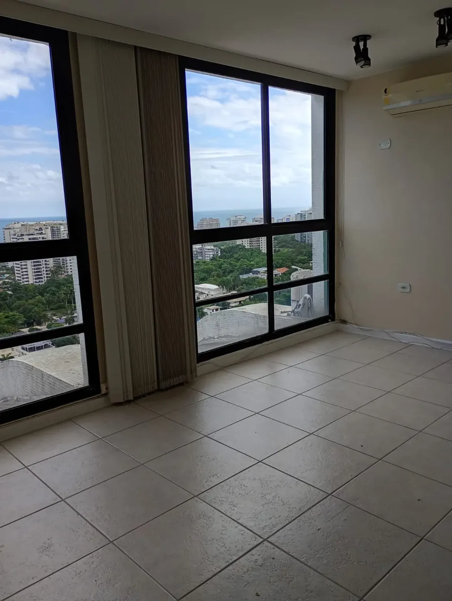 3-bedroom apartment with floor-to-ceiling windows — photo 27
