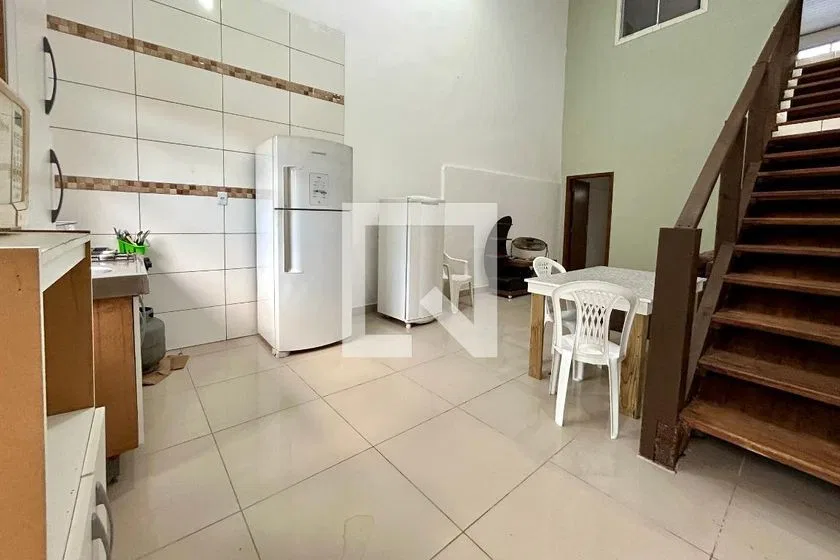 Furnished house with 2 en-suite bedrooms and private yard — photo 4