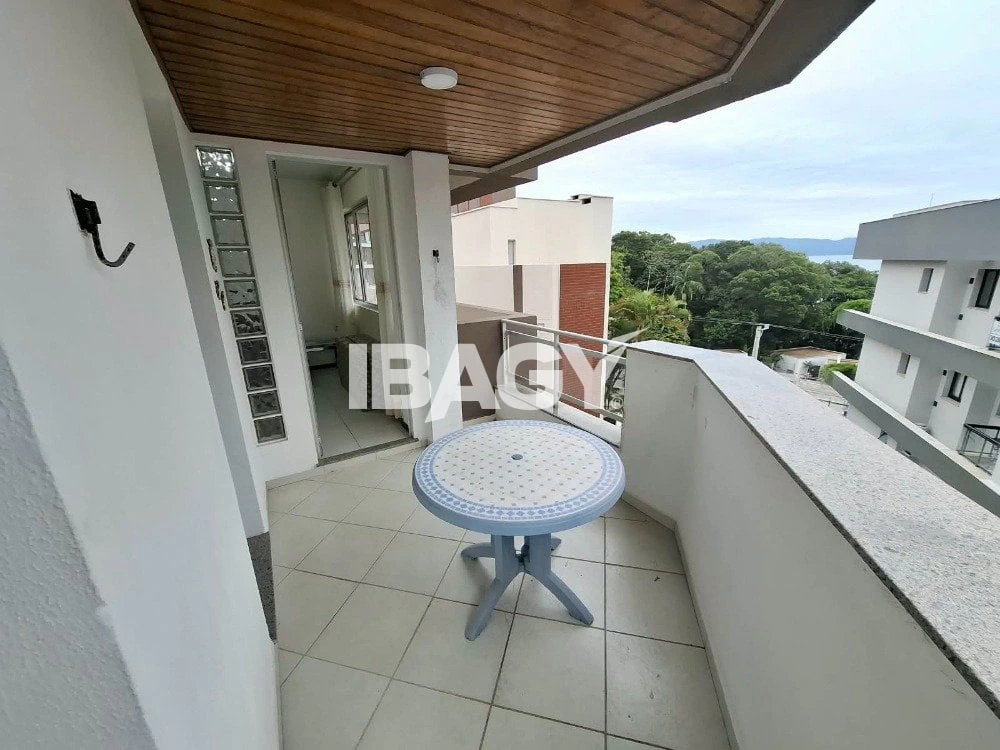 One-bedroom apartment with a water view — photo 18