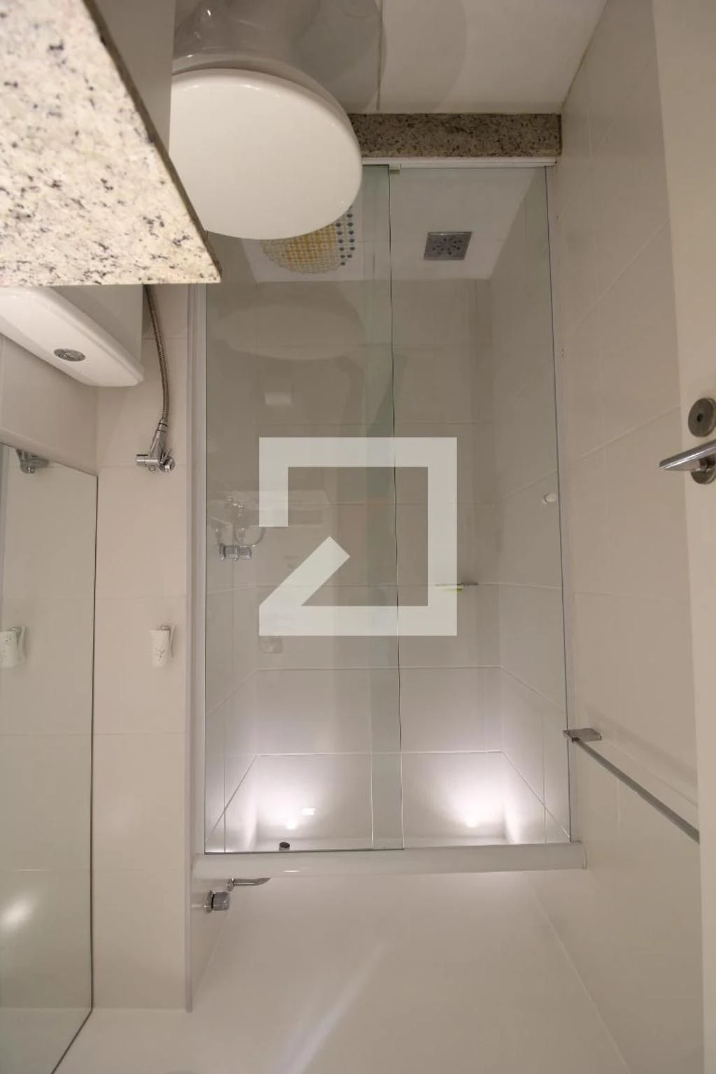 Furnished 2-bedroom apartment with glass balcony — photo 2