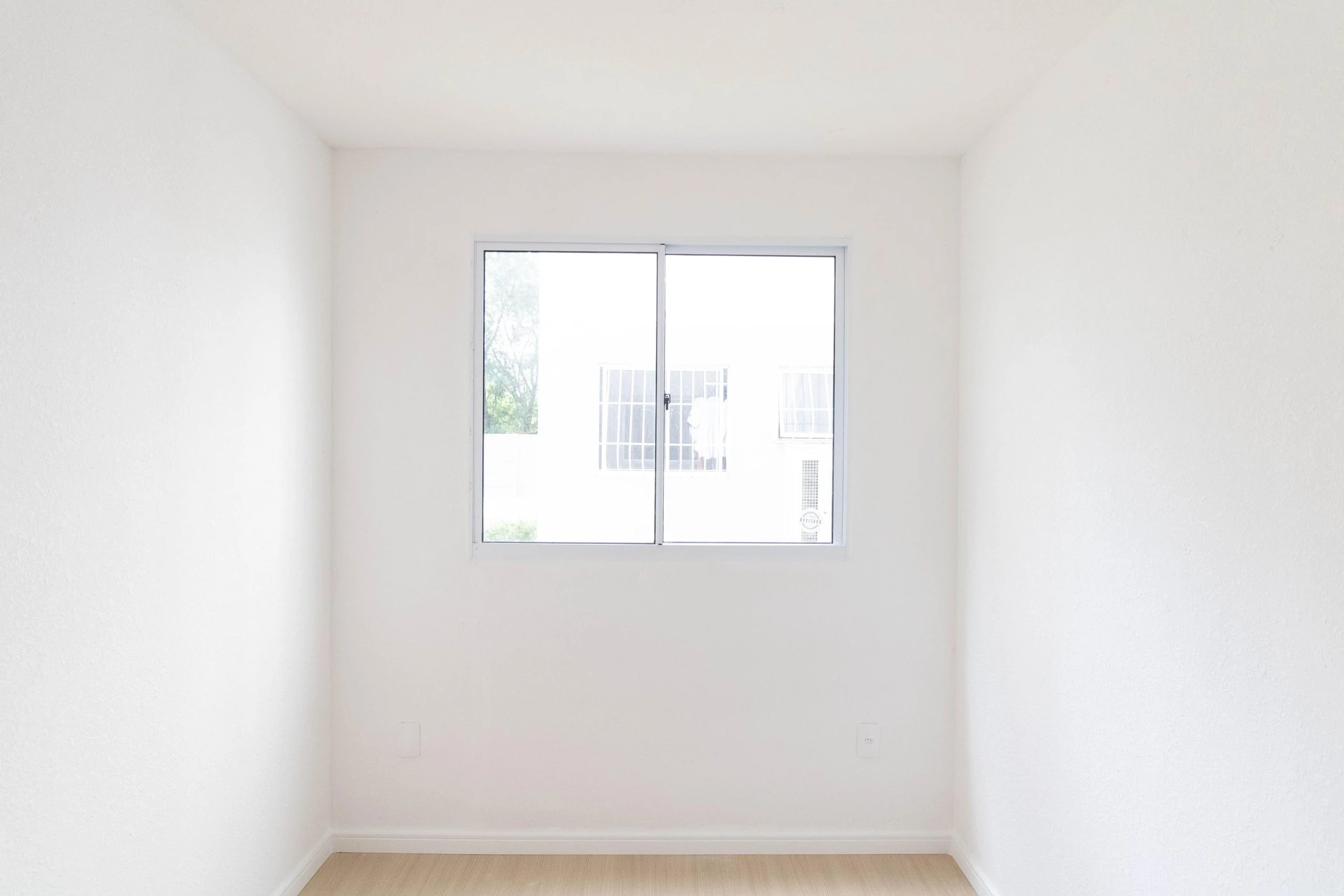 Unfurnished 2-bedroom apartment with no parking — photo 4