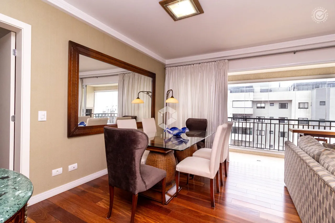3-bedroom apartment with a glazed enclosed balcony — photo 6