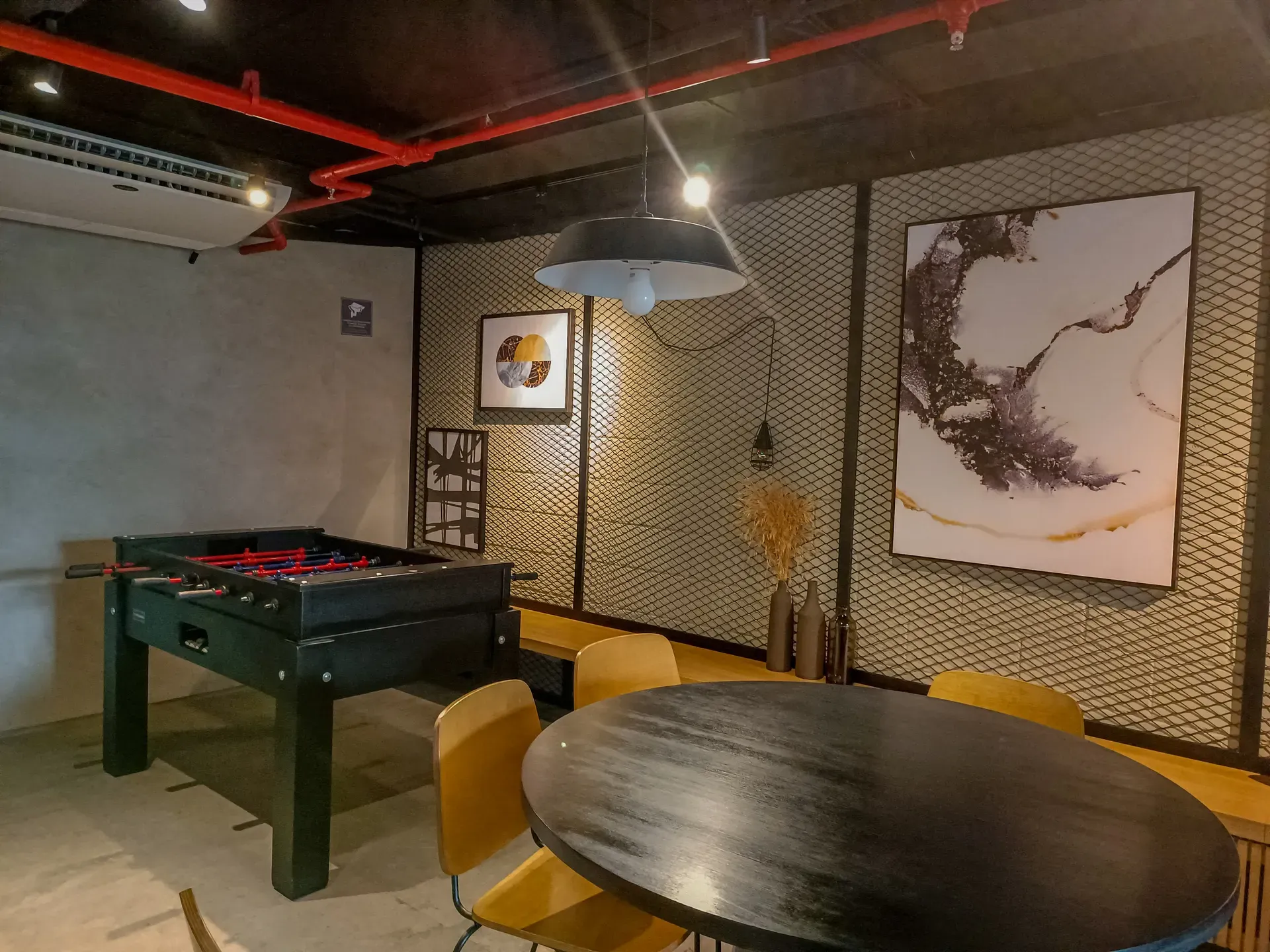 Furnished studio in a building with a coworking space — photo 28